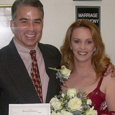 Sheena Easton and her fourth husband John Minoli took a picture at their wedding. 